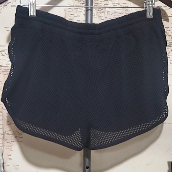 Ivy Park black workout Shorts - Picture 6 of 8